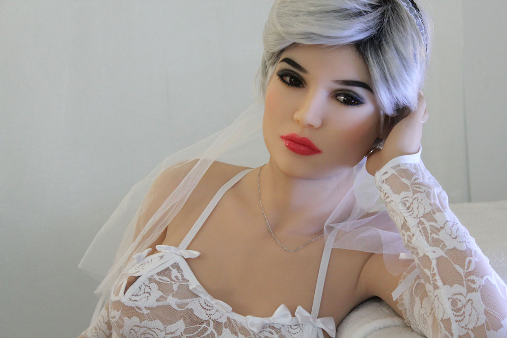 Realistic love doll can deal with your loneliness